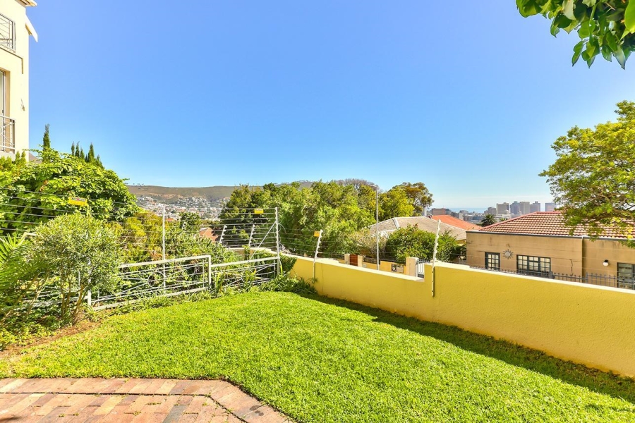 1 Bedroom Property for Sale in Vredehoek Western Cape